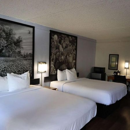 Super 8 By Wyndham Austin South I-35 Exterior foto