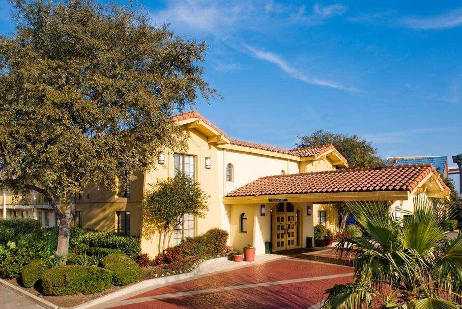 Super 8 By Wyndham Austin South I-35 Exterior foto