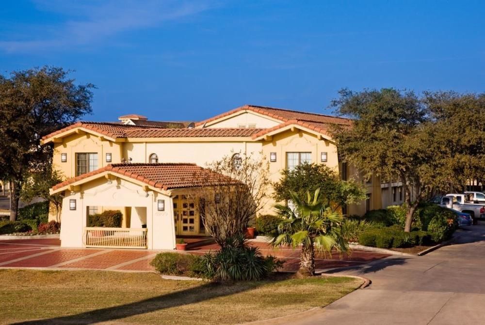 Super 8 By Wyndham Austin South I-35 Exterior foto