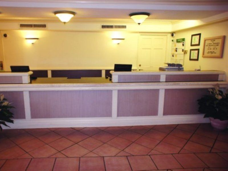 Super 8 By Wyndham Austin South I-35 Exterior foto